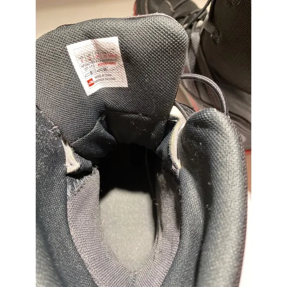 North face hydro seal kid boots size 3 black red