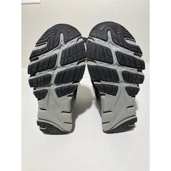 North face hydro seal kid boots size 3 black red