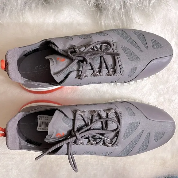 NWOB $140 ECCOWomen's Zipflex Lace-Up Walking Sneakers Size 37