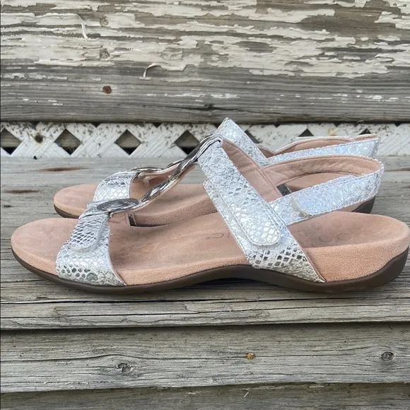 NWOB Vionic Farra Silver Snake Print Adjustable Comfort Sandals Women's Size 9.5