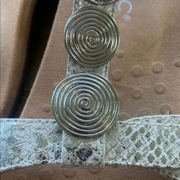 NWOB Vionic Farra Silver Snake Print Adjustable Comfort Sandals Women's Size 9.5