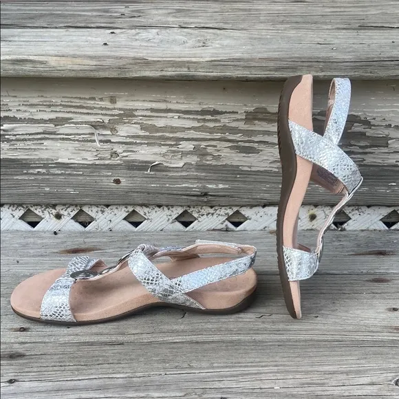 NWOB Vionic Farra Silver Snake Print Adjustable Comfort Sandals Women's Size 9.5
