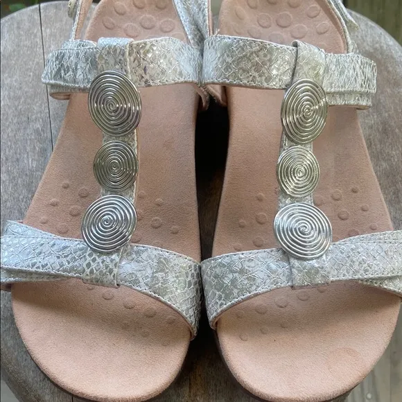 NWOB Vionic Farra Silver Snake Print Adjustable Comfort Sandals Women's Size 9.5