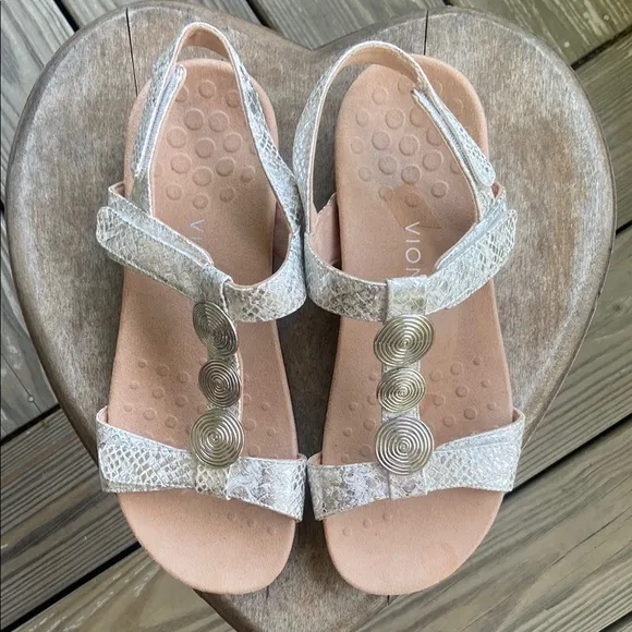 NWOB Vionic Farra Silver Snake Print Adjustable Comfort Sandals Women's Size 9.5