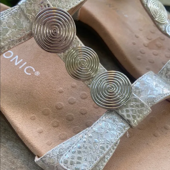 NWOB Vionic Farra Silver Snake Print Adjustable Comfort Sandals Women's Size 9.5