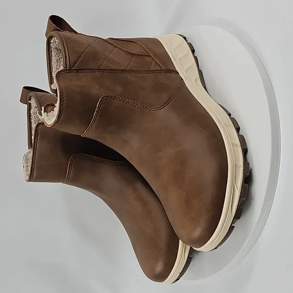 NWOT Khombu Sienna All Weather Snow Boot Zip Memory Foam Leather Suede Brown 8