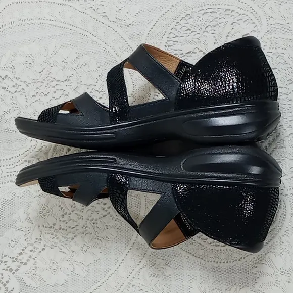 NWOT Revere &quot;MAURITIUS Black French Lizard Closed Heel Sandals Size 8/39