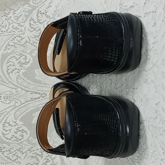 NWOT Revere &quot;MAURITIUS Black French Lizard Closed Heel Sandals Size 8/39