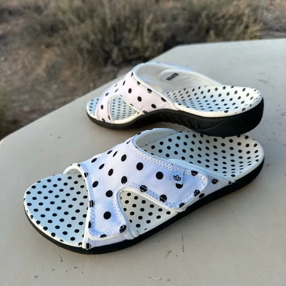 NWOT Women's Size 7B SPENCO KHOLO SANDALS White Black POLKA DOT ORTHOTIC SLIDES