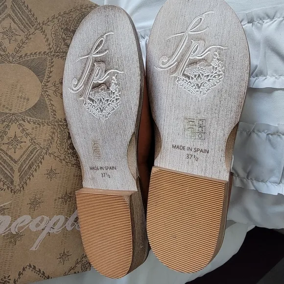 NWT! FP Sandals - Dove Gray - 37.5