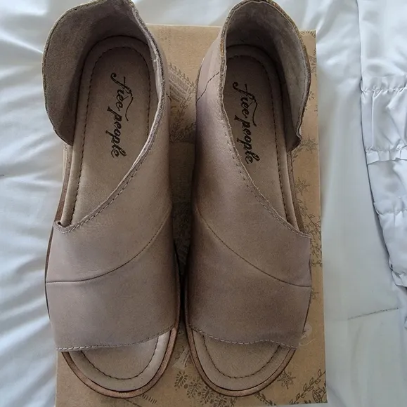 NWT! FP Sandals - Dove Gray - 37.5