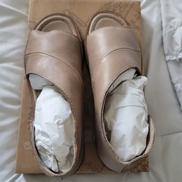 NWT! FP Sandals - Dove Gray - 38.5