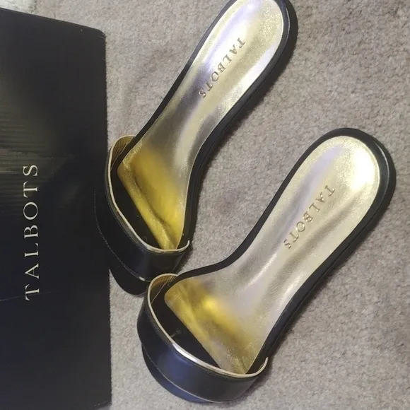 Nwt 𝅺Talbots candy sandals black 8m