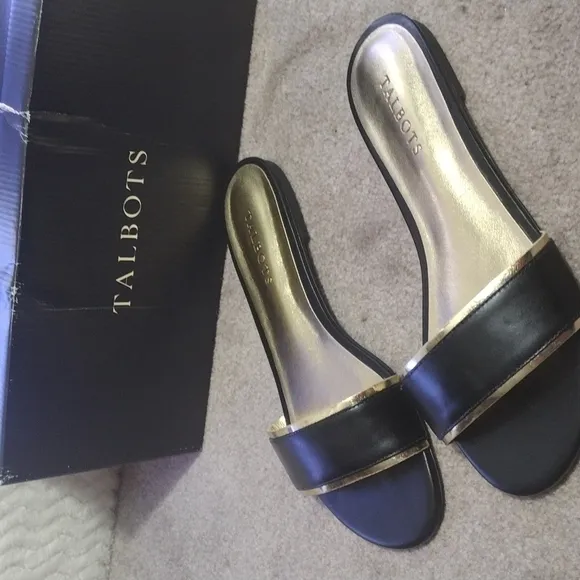 Nwt 𝅺Talbots candy sandals black 8m