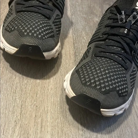 On Cloud Swift Black Athletic Shoes