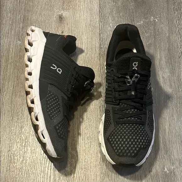 On Cloud Swift Black Athletic Shoes