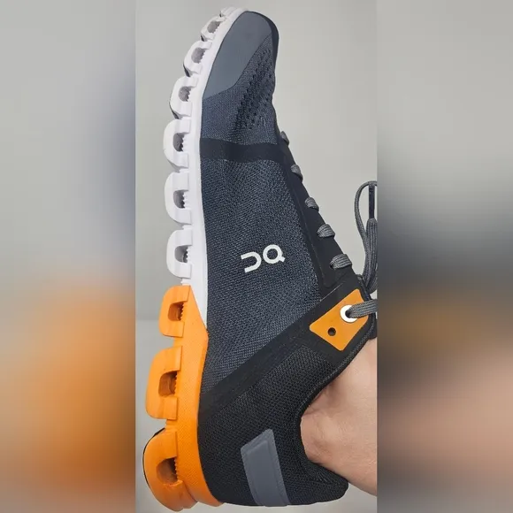 ON Cloudflow 3 Men's Black/Turmeric Running Walking Athletic Shoes Size 10