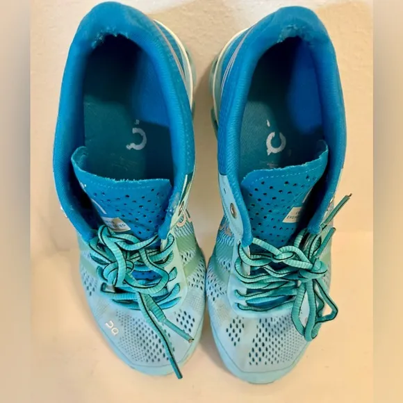 On Cloudflow Women's Running Shoes size -7.5
