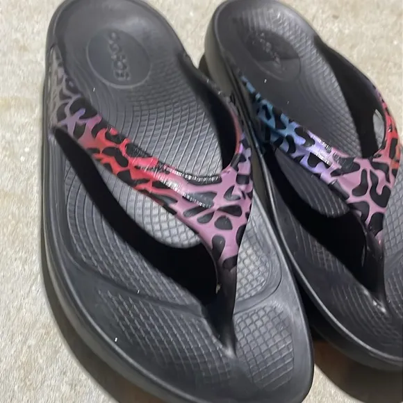OOFOS Oolala Multi Color Cheetah Print Orthotic Flip Flop Sandals Women’s Size 7