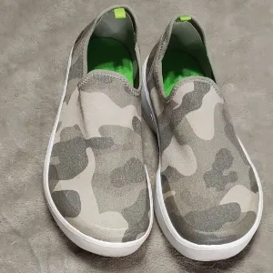 OOFOS OOmg Eezee Low Women's Walking Shoes Camouflage Slip-On Sneakers Size 9/40