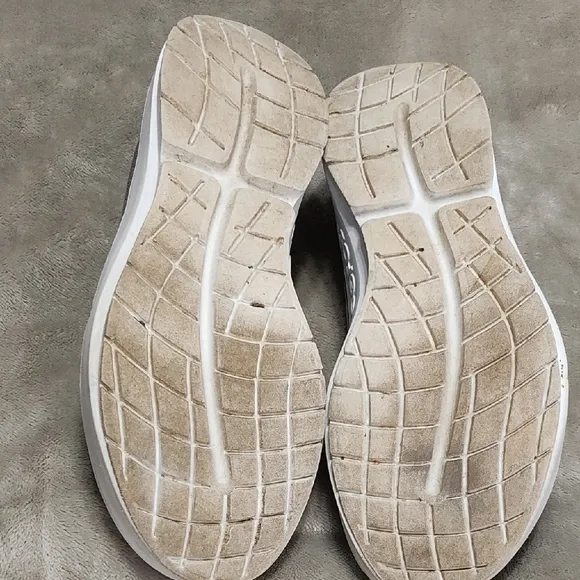 OOFOS OOmg Eezee Low Women's Walking Shoes Camouflage Slip-On Sneakers Size 9/40