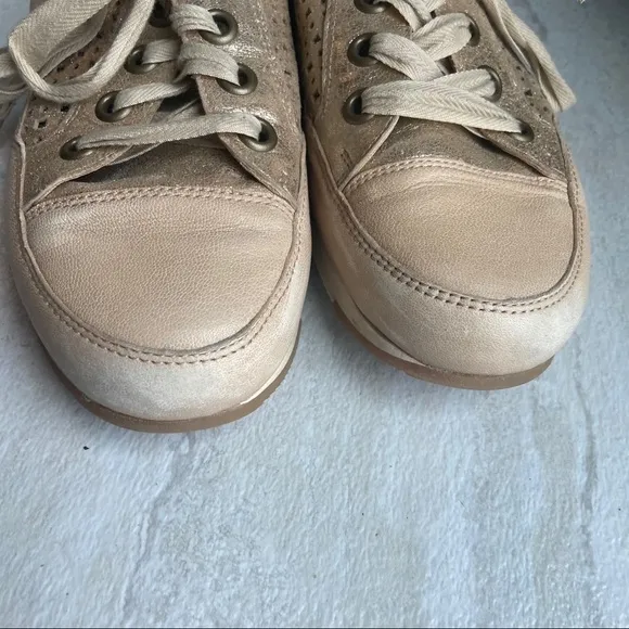 Paul green munchen gold lace up sneakers sz 6 US 8
