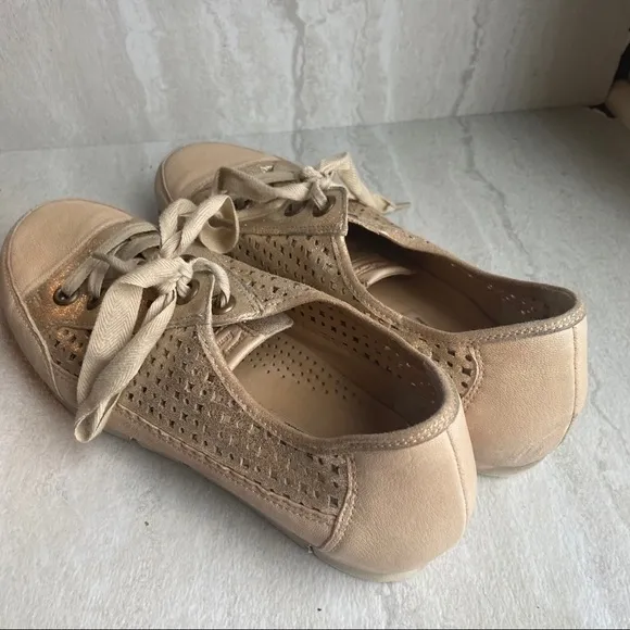 Paul green munchen gold lace up sneakers sz 6 US 8