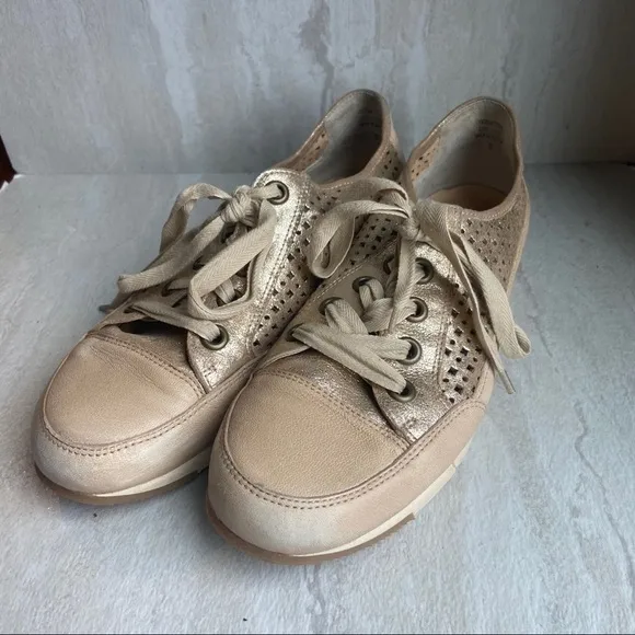 Paul green munchen gold lace up sneakers sz 6 US 8