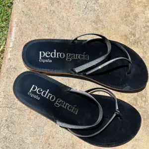 Pedro Garcia Beautiful black sparkly sandals