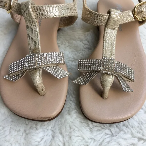 Pili Carrera Kids Rhinestone Bow Sandals Size 8 US