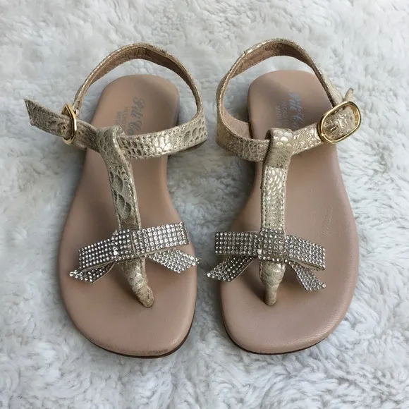 Pili Carrera Kids Rhinestone Bow Sandals Size 8 US