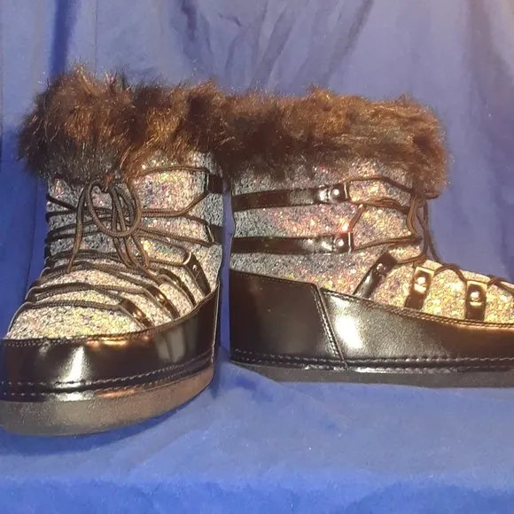 POLAR SNOW ANGEL LACE UP FUR MOON BOOTS-BLACK  ( BRAND NEW !!!)