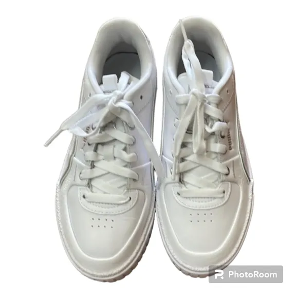 Puma sneakers white and silver Size 6, New NIB