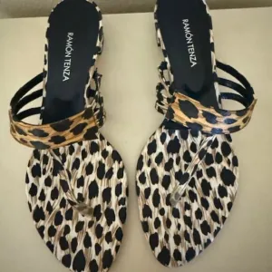 ramon tenza sandals