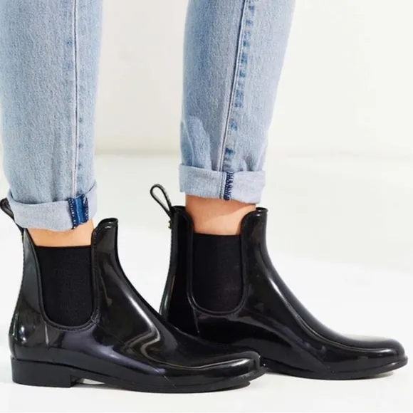 Sam Edelman TINSLEY black patent Chelsea rain snow ankle boots size 8 like new
