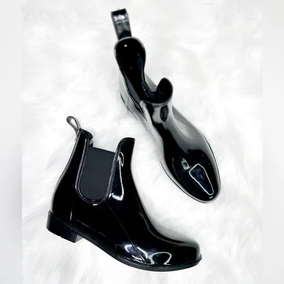 Sam Edelman TINSLEY black patent Chelsea rain snow ankle boots size 8 like new