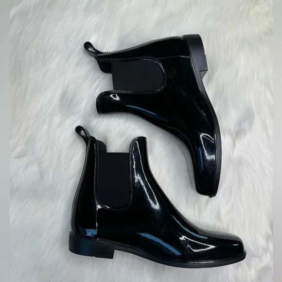 Sam Edelman TINSLEY black patent Chelsea rain snow ankle boots size 8 like new