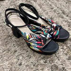 Sanctuary the Reggae Tropical Print Sandals Size 11