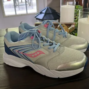 Saucony sneakers NWOT