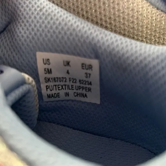 Saucony sneakers NWOT