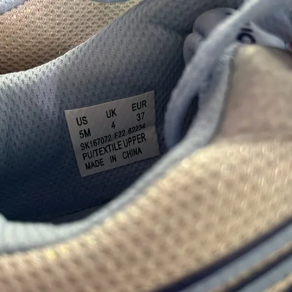 Saucony sneakers NWOT