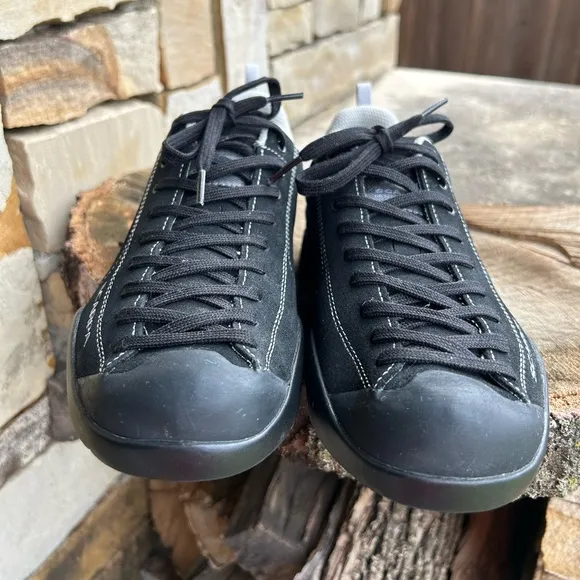 Scarpa Mojito Athletic trail hiking shoe in black Sleek design Sz-M7 or W8   L