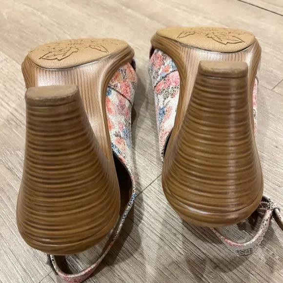 Softspots Floral Sandals 9.5