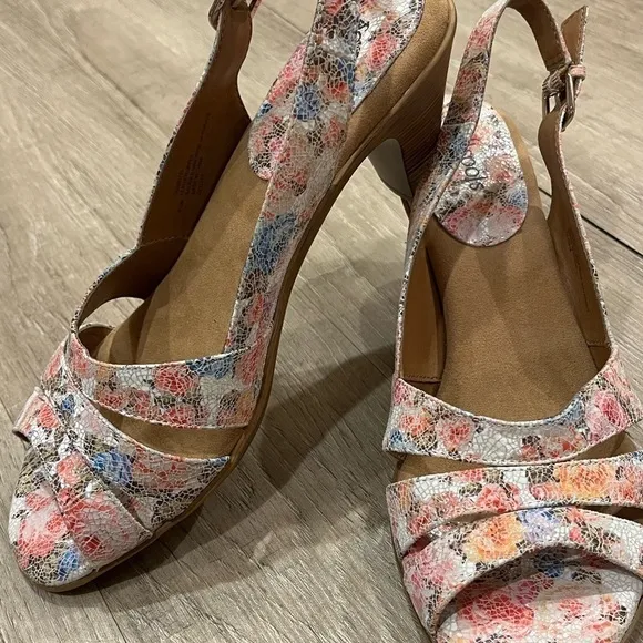 Softspots Floral Sandals 9.5