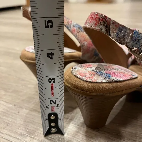 Softspots Floral Sandals 9.5