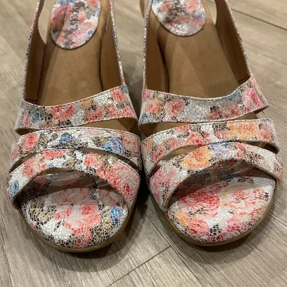Softspots Floral Sandals 9.5