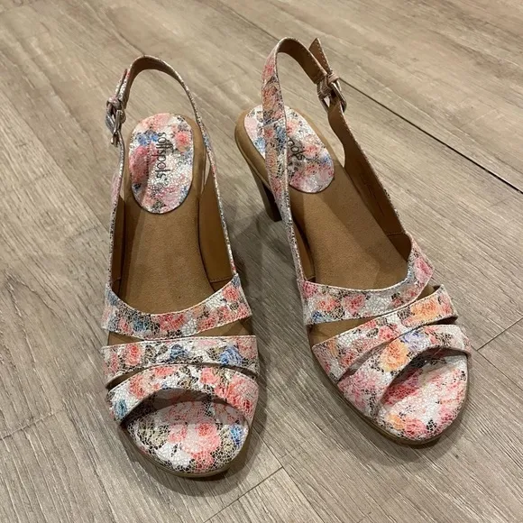 Softspots Floral Sandals 9.5
