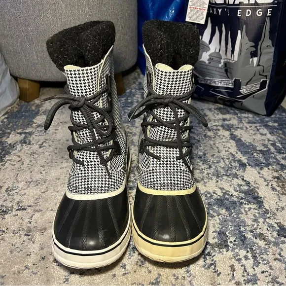 Sorel Black &amp; White 1964 Tivoli Waterproof LaceUp Snow Boots Size 9