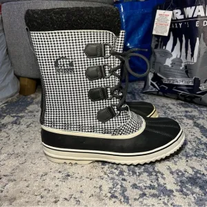 Sorel Black &amp; White 1964 Tivoli Waterproof LaceUp Snow Boots Size 9