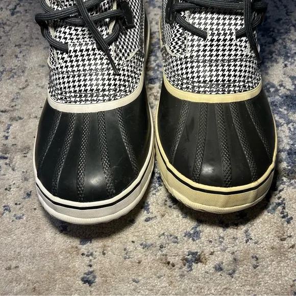 Sorel Black &amp; White 1964 Tivoli Waterproof LaceUp Snow Boots Size 9